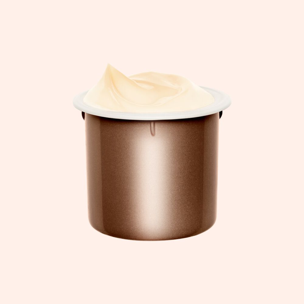 Packshot of the Extra Firming Night cream for all skin type refill shot on a light pink backgrlound 