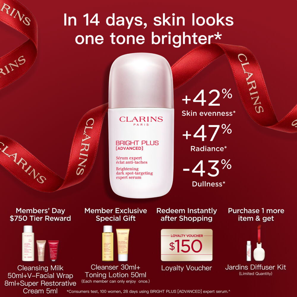 Packshot of Clarins Brightening Vitamin C-Derived Serum placed beside acerola fruits and a niacinamide molecule.