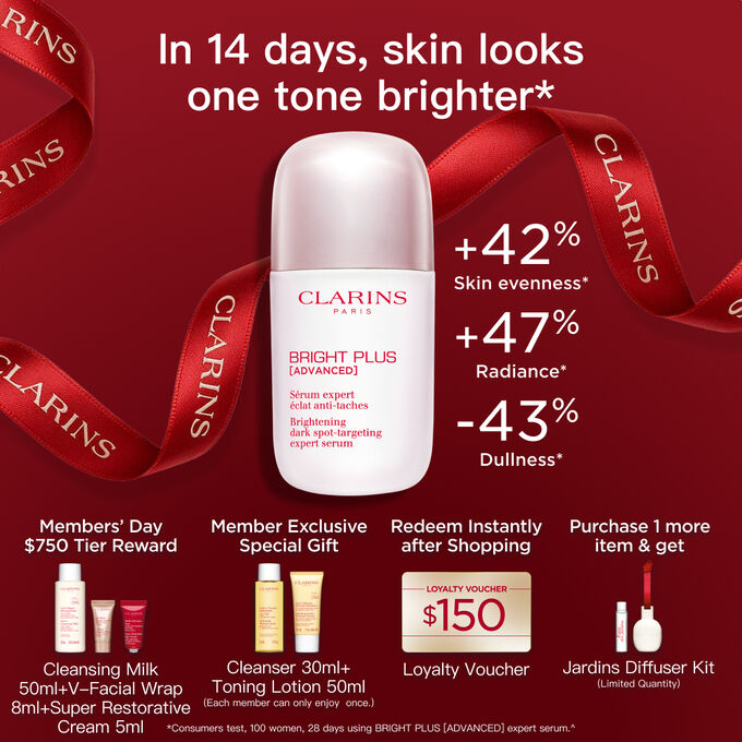 Packshot of Clarins Brightening Vitamin C-Derived Serum placed beside acerola fruits and a niacinamide molecule.