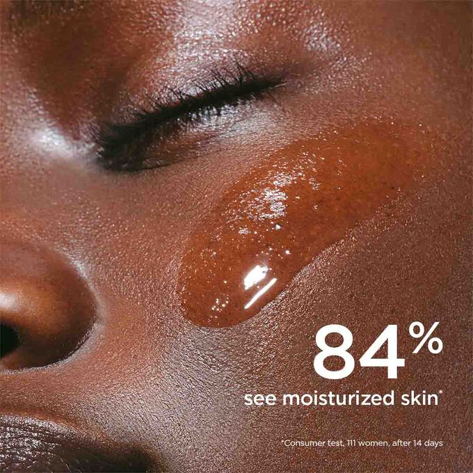 Close-up of aloe vera and fig, emphasizing their hydrating actions and the 98% natural origin ingredients in Clarins Toning Lotion