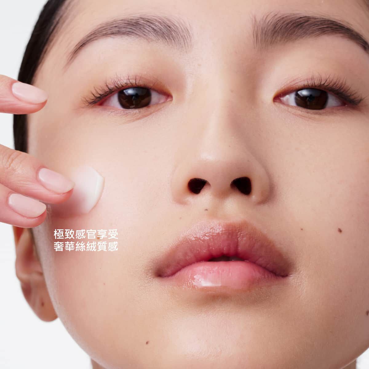 Clarins 至臻凝時美白面霜- 煥發肌膚極致光采| CLARINS®