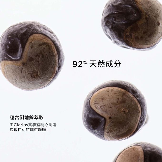 Focus on Heart Seed, highlighting Clarins 92% natural origin formula carefully selected and sustainably sourced.