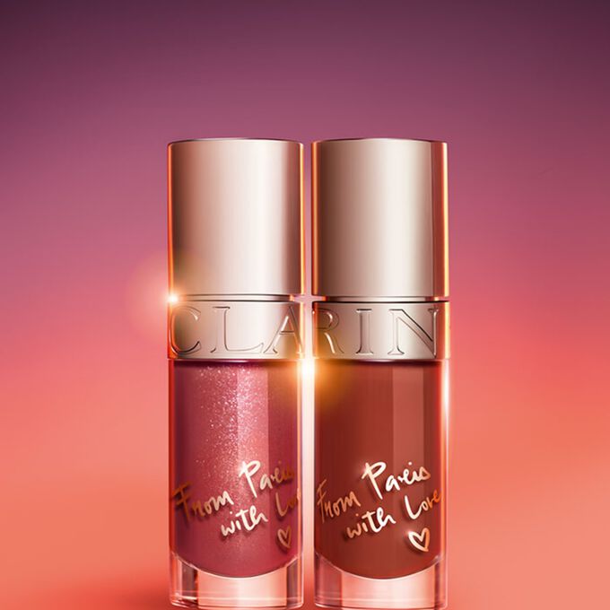 Clarins凝亮護唇油 - 限定版（閃亮裸粉），展示亮澤豐盈的俏唇。 From Paris with love.