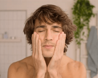 How to apply your moisturizer?